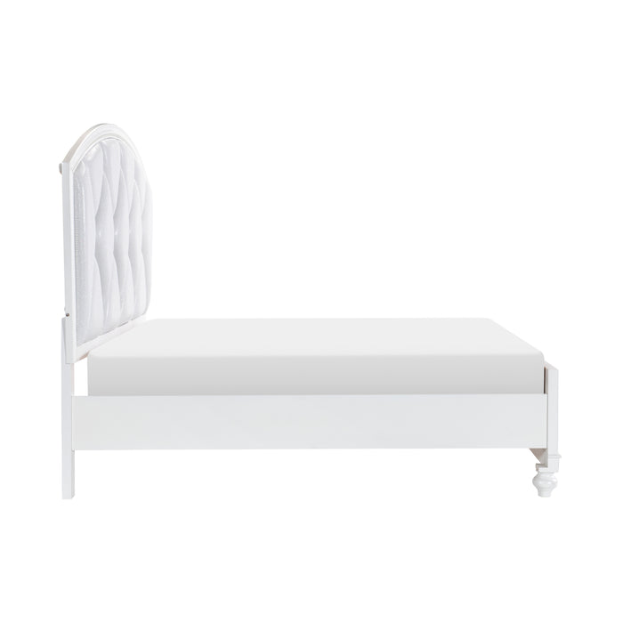 Aria Eastern King Platform Bed with Footboard Storage in White - 1436WK-1EK