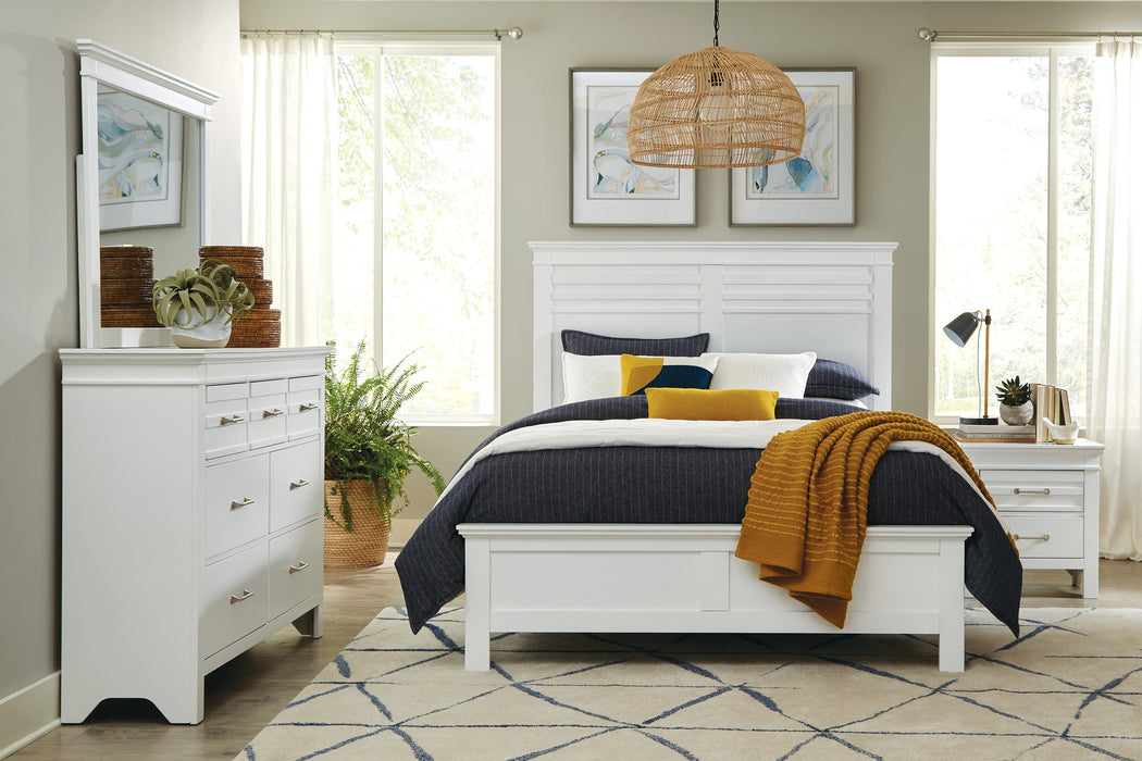 Blaire Farm Eastern King Bed in White - 1675WK-1EK